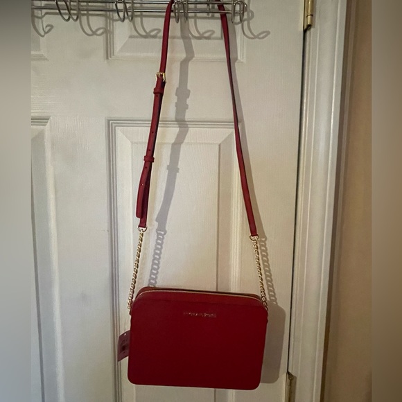 Red Michael Kors Jet Set crossbody - Picture 2 of 6